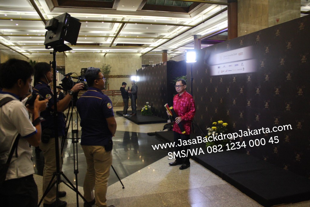 Jasa Pembuatan Backdrop Foto di Bekasi